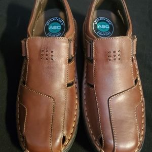 Streetcars Orthopedic sandal/shoe.Tan. 10.5M